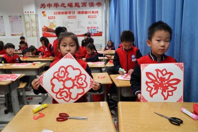 惊！家长进课堂，孩子们竟被这项非遗艺术深深吸引，现场惊叹声不断  第5张
