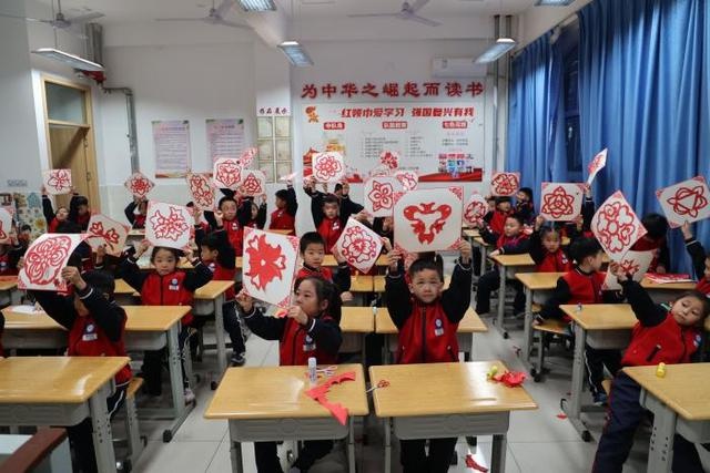惊！家长进课堂，孩子们竟被这项非遗艺术深深吸引，现场惊叹声不断  第6张