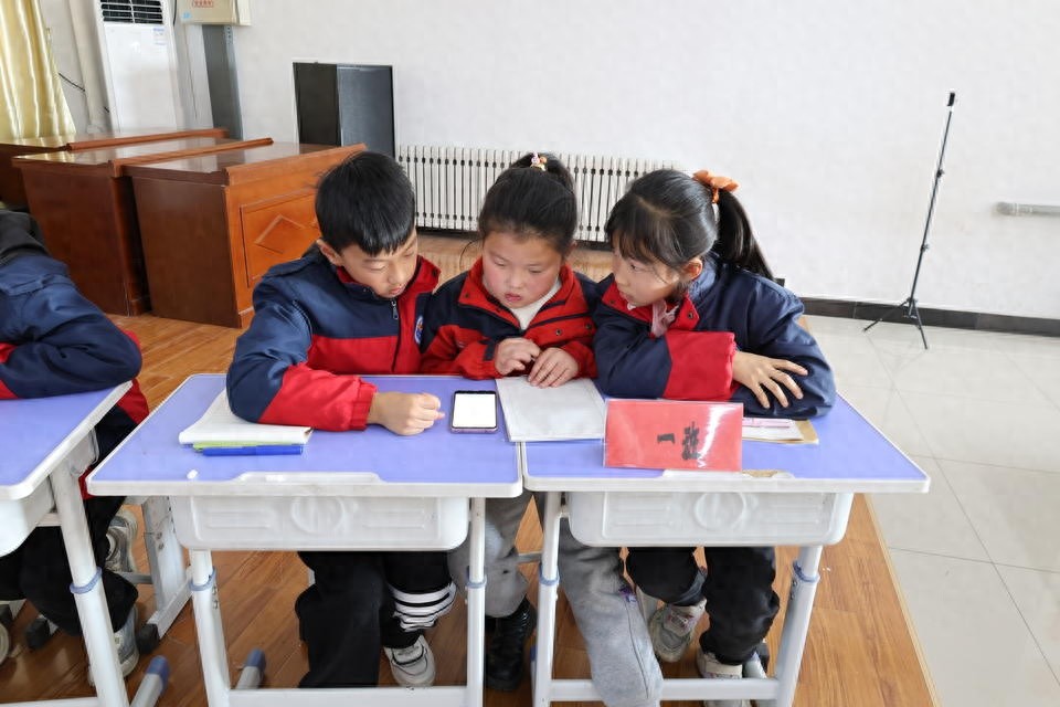 12月16日数学竞赛：智慧与速度的较量，谁将脱颖而出？  第1张