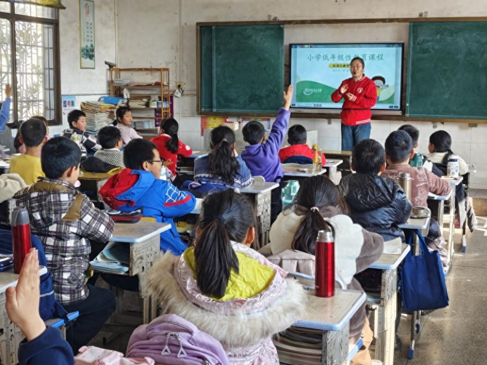 962名乡村儿童的性教育课堂：如何让孩子在轻松中学会保护自己？