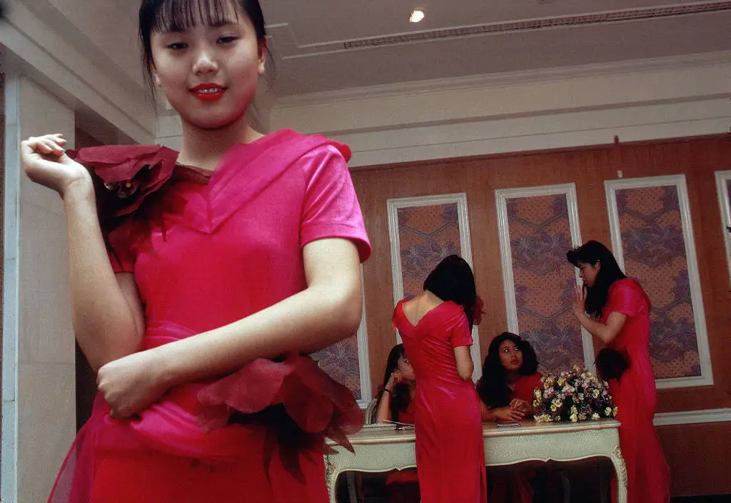 揭秘上海相册第四季：中外摄影师与作家联手，重现90年代上海的独特魅力  第5张