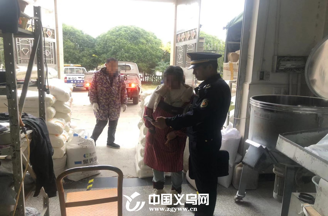 惊！废弃快递袋竟被这样处理，义乌电商老板后悔莫及  第2张