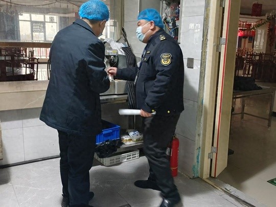 冬季校园食堂安全大检查：揭秘中牟县如何确保师生饮食无忧  第1张