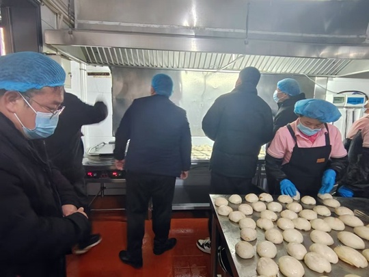 冬季校园食堂安全大检查：揭秘中牟县如何确保师生饮食无忧  第2张