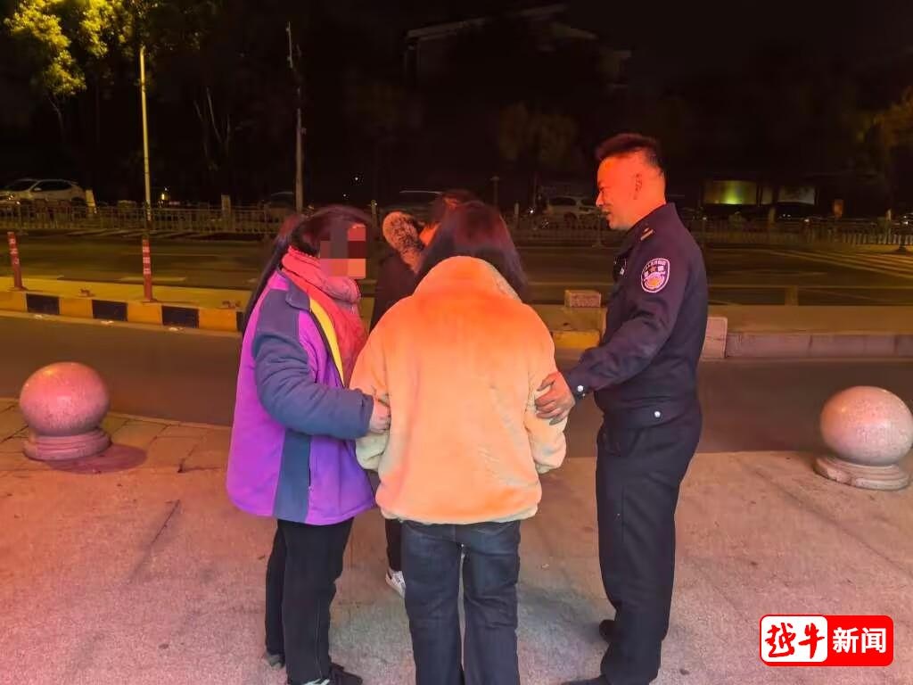 快递小哥与民警联手救援，女孩桥边危急时刻如何化险为夷？  第2张