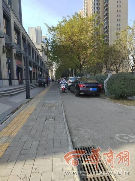 惊！西安永泰路非机动车道被占，电动车骑行者安全谁来保障？  第2张