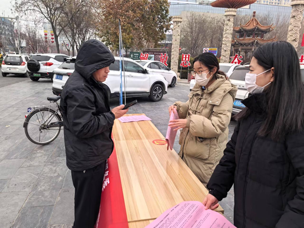 社保卡竟然这么万能？不仅能领退休金，还能借书乘车，你绝对想不到  第1张