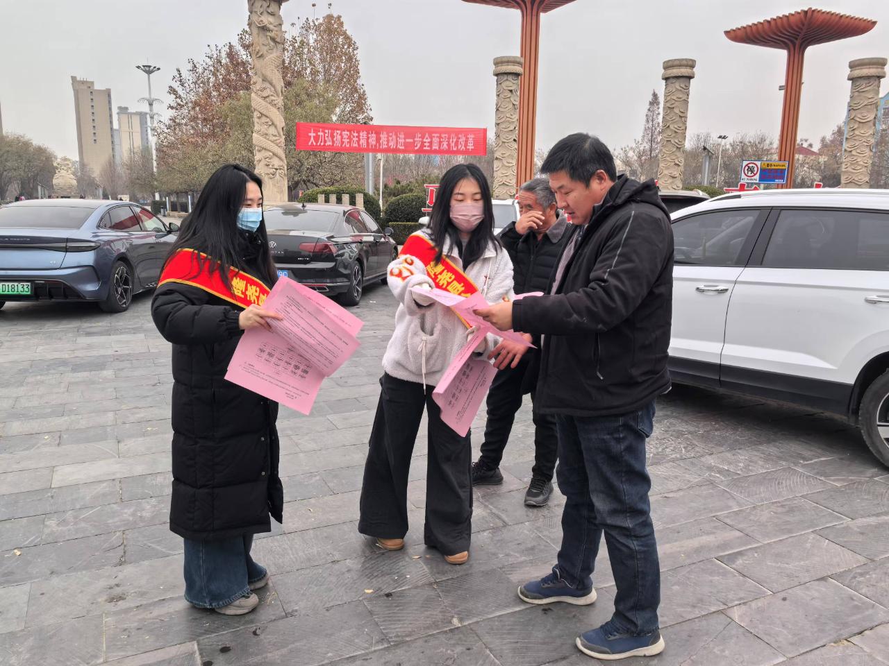 社保卡竟然这么万能？不仅能领退休金，还能借书乘车，你绝对想不到  第2张