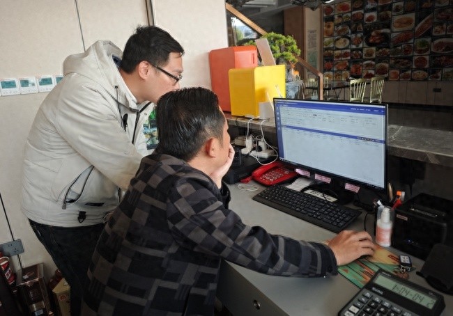 香隅镇优化营商环境：一对一包保服务，12家企业受益，效率提升显著