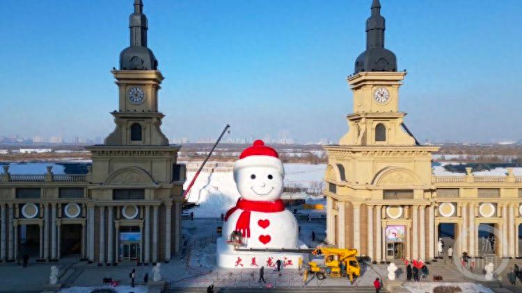揭秘哈尔滨网红大雪人回归：12天挖出16米高雪人，南方游客疯狂打卡  第1张