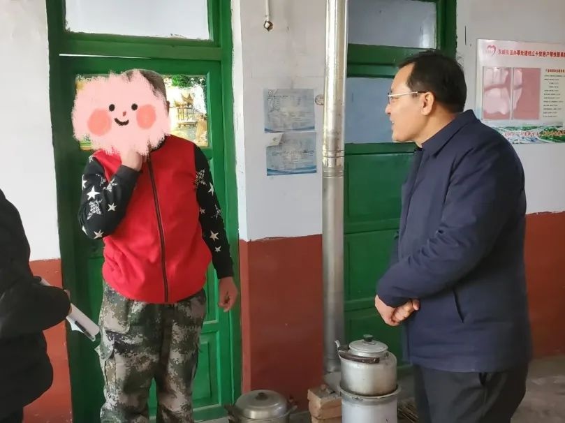 东城街道干部寒冬送暖，家家走访确保群众安全过冬  第2张