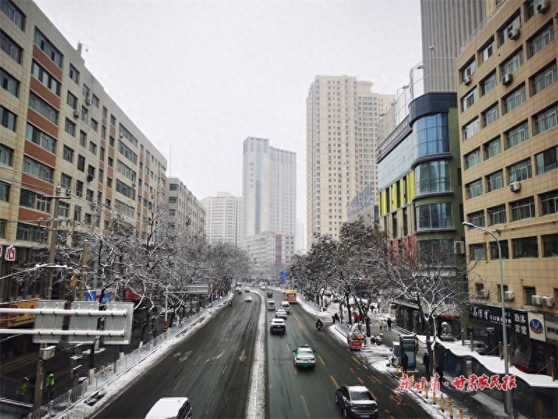 甘肃即将迎来大范围降雪降温！18日夜间陇东南局部中雪，气温骤降，出行需注意  第1张