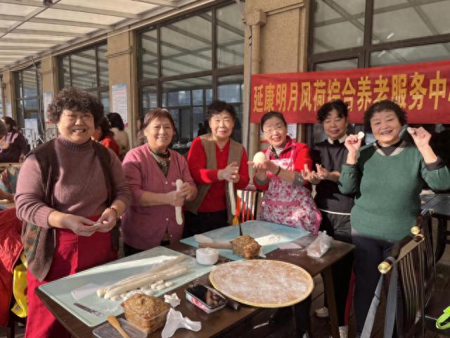 冬至前夜，42位社区居民齐聚一堂，饺子王大赛谁能笑到最后？  第1张