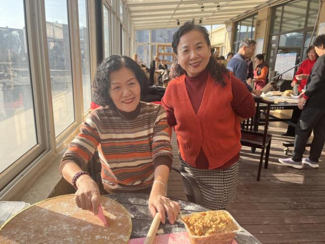 冬至前夜，42位社区居民齐聚一堂，饺子王大赛谁能笑到最后？  第2张