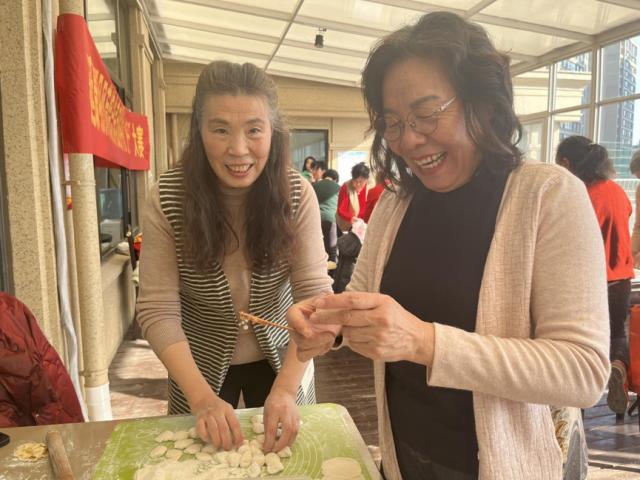 冬至前夜，42位社区居民齐聚一堂，饺子王大赛谁能笑到最后？  第4张