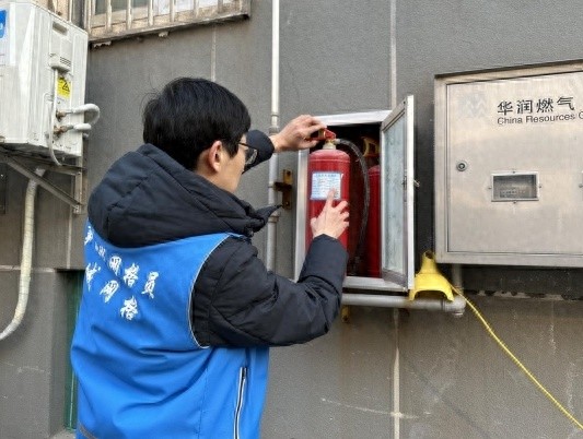 惊！社区网格员竟在深夜做这件事，居民们纷纷点赞