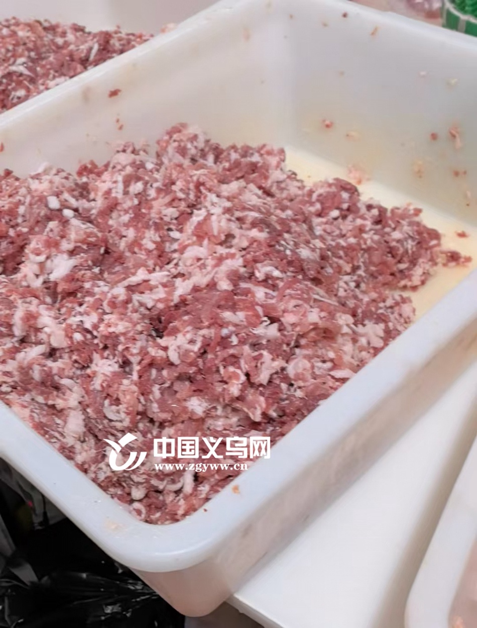 揭秘义乌香肠季：凌晨排队只为一口正宗味道，40年老手艺引爆市场热潮  第3张