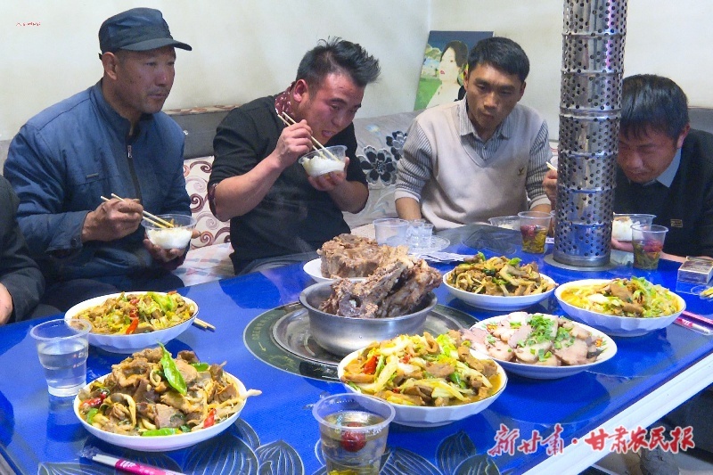 年关将至，农村杀年猪习俗揭秘：传统手艺与丰收喜悦的完美结合  第2张