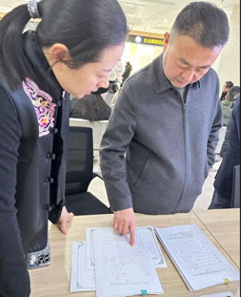 局长亲自体验审批流程,揭秘城市管理服务的真实面貌 第1张 局长亲自体验审批流程,揭秘城市管理服务的真实面貌 第1张