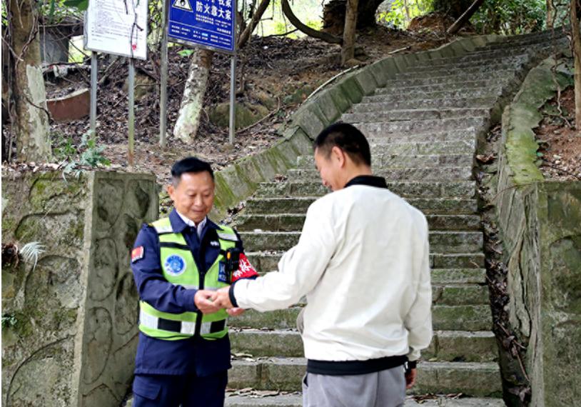 东莞森林火险红色预警！护林员严防死守，严禁火种进山，确保安全