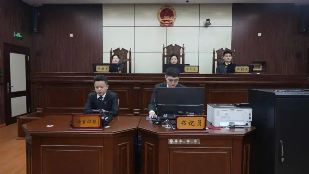 建行前副行长李华峰受贿1409万，庭审细节曝光，背后真相令人咋舌