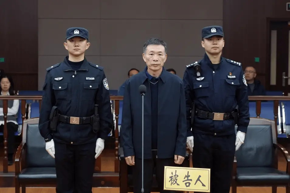 建行前副行长李华峰受贿1409万，庭审细节曝光，背后真相令人咋舌  第2张