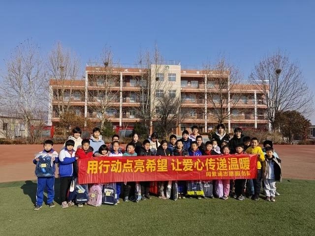 15岁少年志愿者张文冉：用爱心温暖趵突泉边的寒冷瞬间  第2张