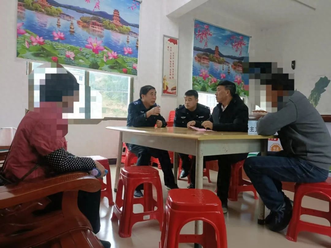 邻里纠纷如何化解？红岩派出所联合村委会成功调解，秘诀竟是这个  第1张