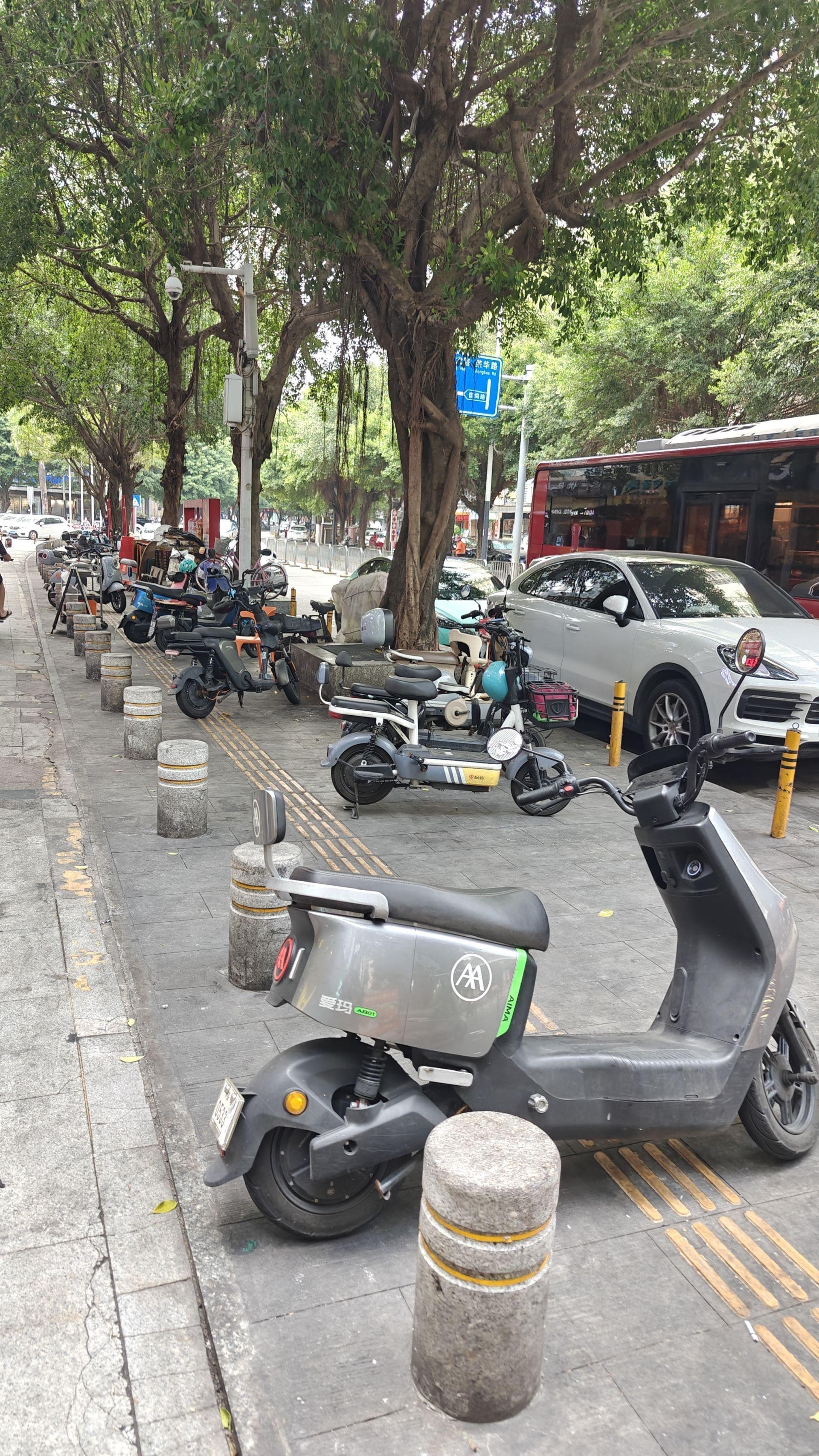 龙岗区 3 条路盲道均缺失破损，视障人士通行困难，何时能修复？  第2张