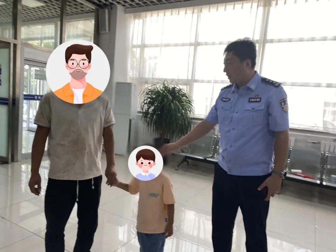 厉害了！民警秒变超级奶爸，帮走失小孩找家人  第2张