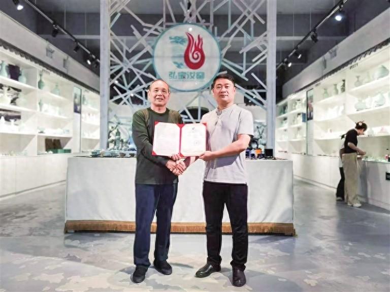 汝瓷大师范随州获聘中国工业报社工业小镇研究中心研究员，汝瓷将走向国际舞台  第1张