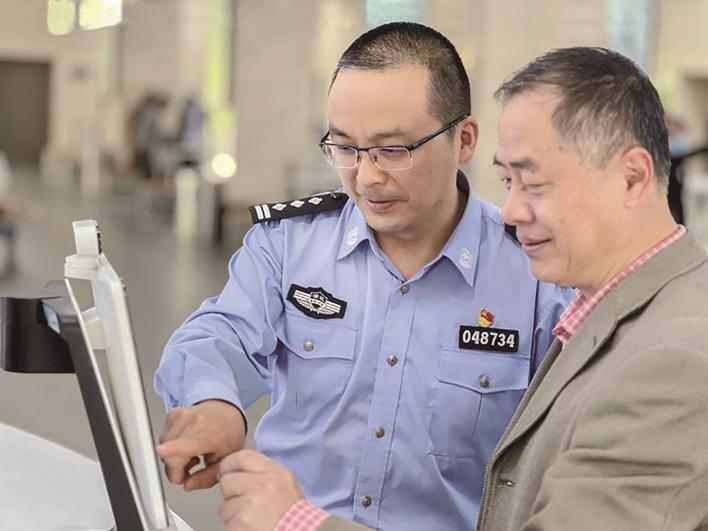 从警 20 年，他自主研发 40 余个软件，荣获浙江省劳动模范称号  第2张
