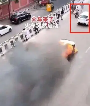 中国电车自燃后冲向人群？别被谣言误导了  第4张