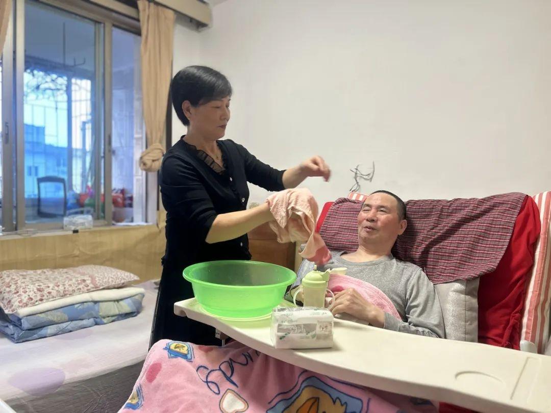 12 年不离不弃，她还清 30 万债务！背后的故事让人泪目  第2张