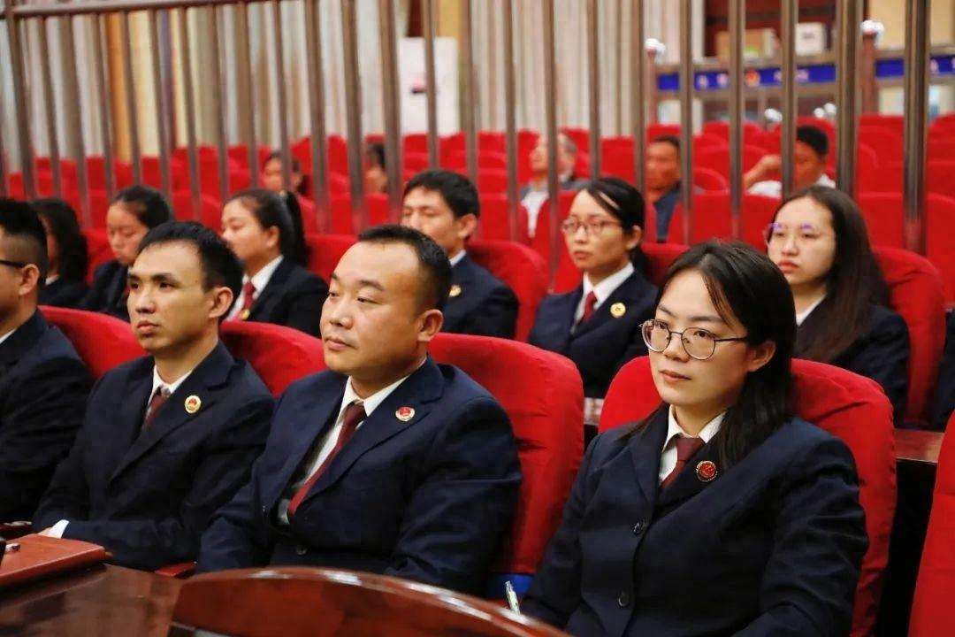 涟源市检察院庭审观摩评议活动：提升刑事检察业务素能，彰显公诉人风采