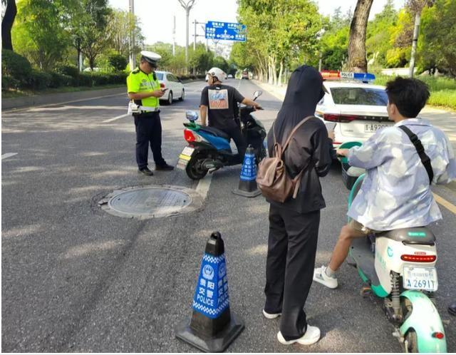 花溪区整治共享电单车乱象，四严四规范行动打造文明出行环境  第2张