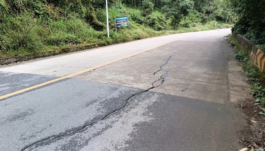 9 月底！武夷山省际通道路面改造工程最后一公里铺设完成，你期待吗？  第2张