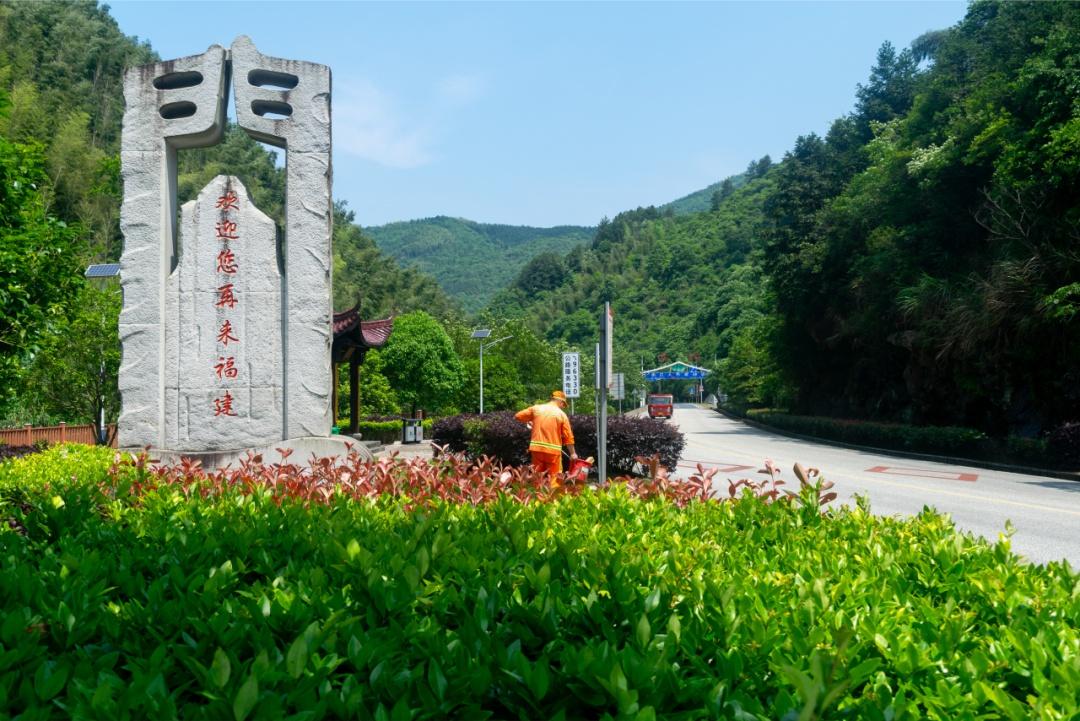 9 月底！武夷山省际通道路面改造工程最后一公里铺设完成，你期待吗？  第8张