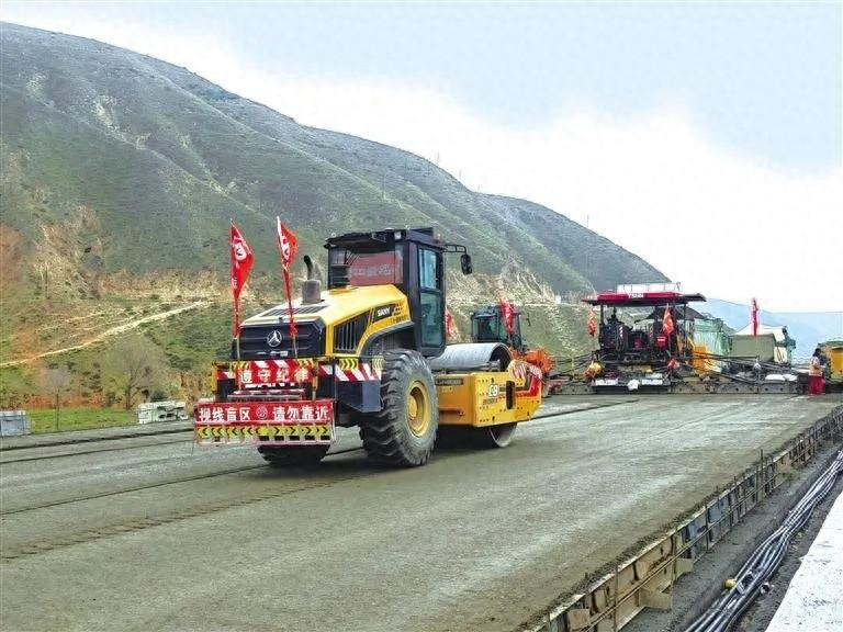 G1816 乌玛高速控制性工程施工现场：年底通车，兰州新区至兰州段建设如火如荼  第1张