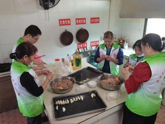 金秋十月，湖南沅江：送戏下乡、慰问老人，银龄行动暖人心  第3张