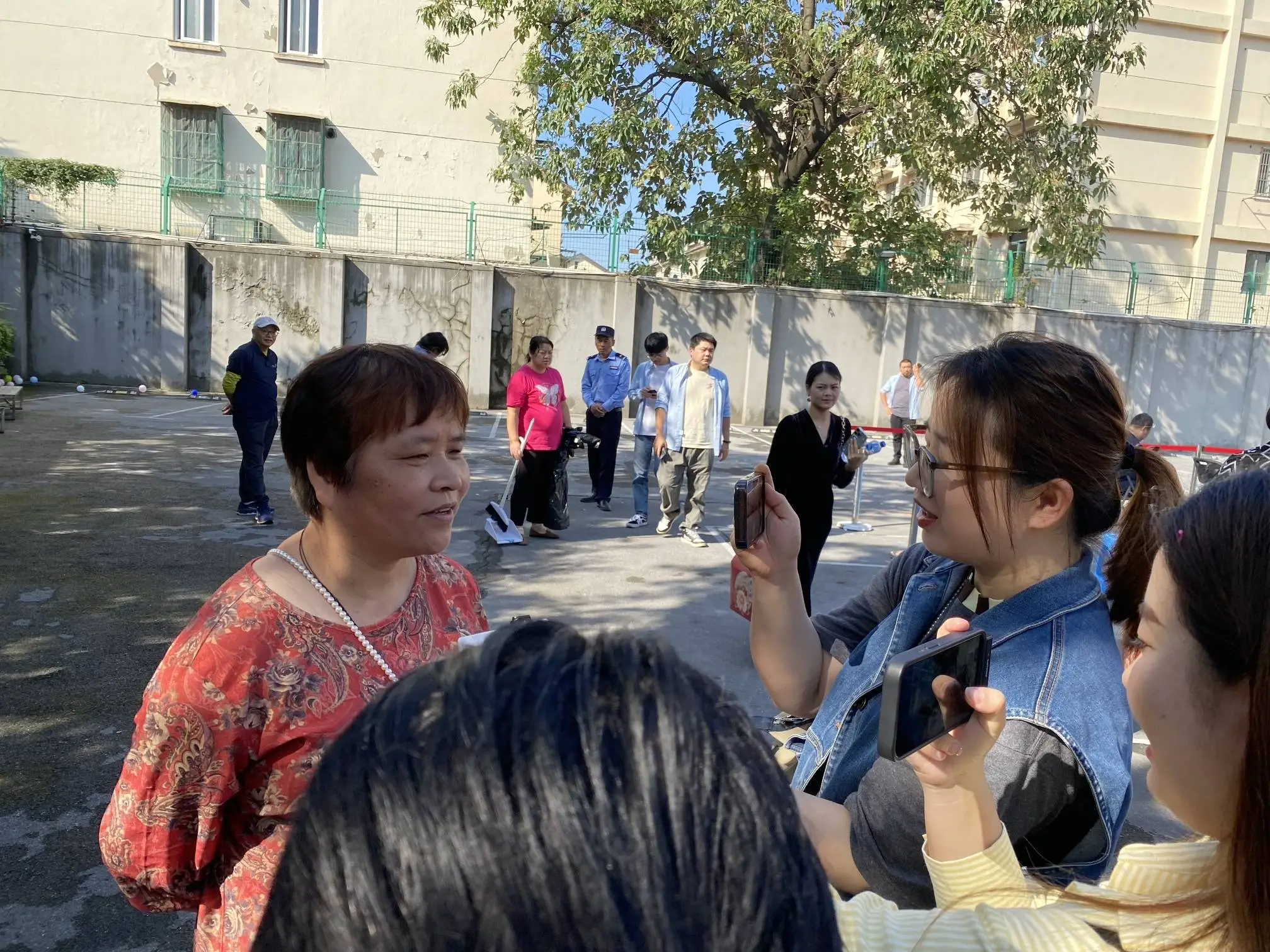36 年撑伞做饭洗澡！如今终于告别水帘洞，东安二村居民喜迎搬迁  第1张