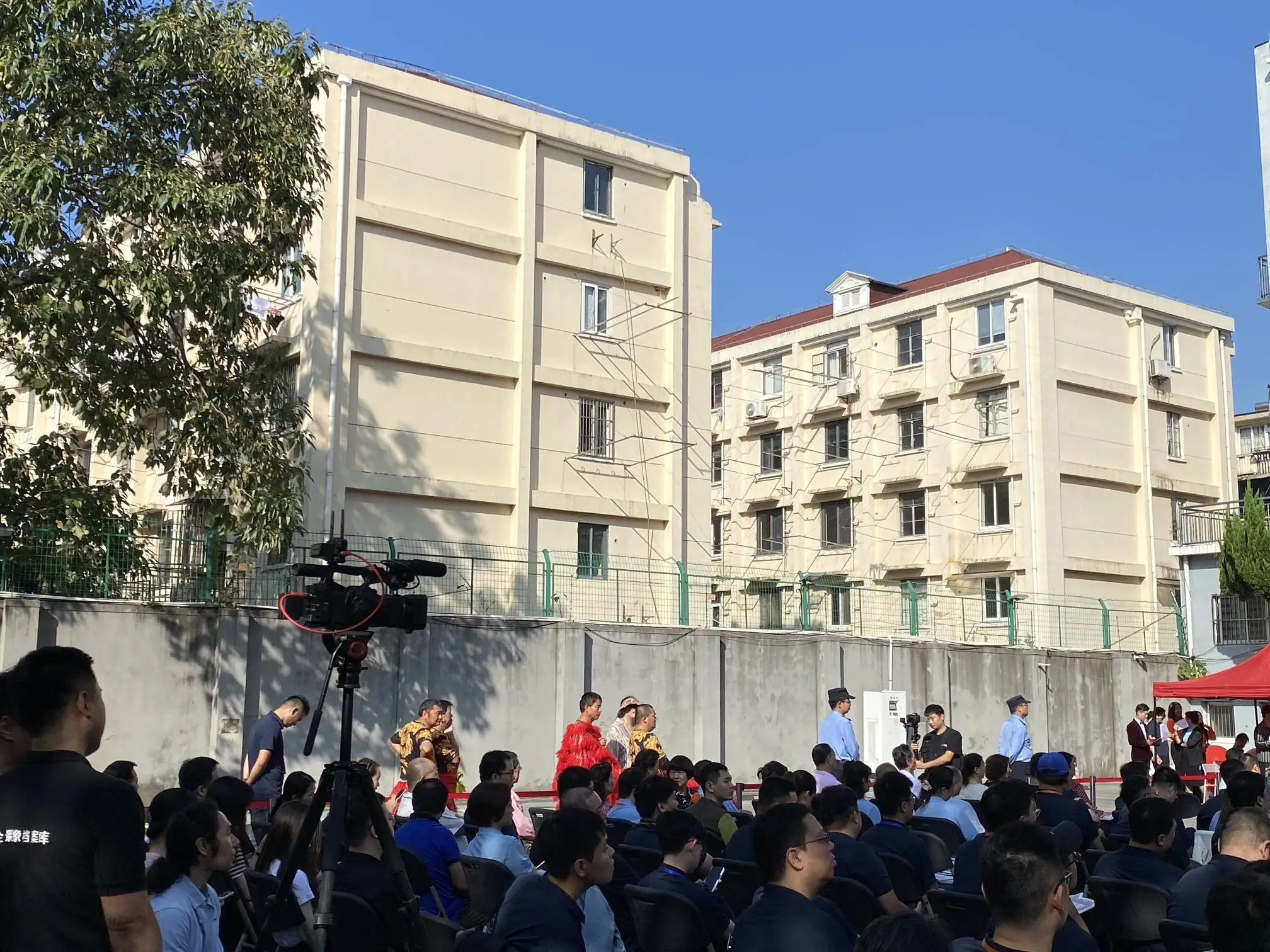 36 年撑伞做饭洗澡！如今终于告别水帘洞，东安二村居民喜迎搬迁  第4张