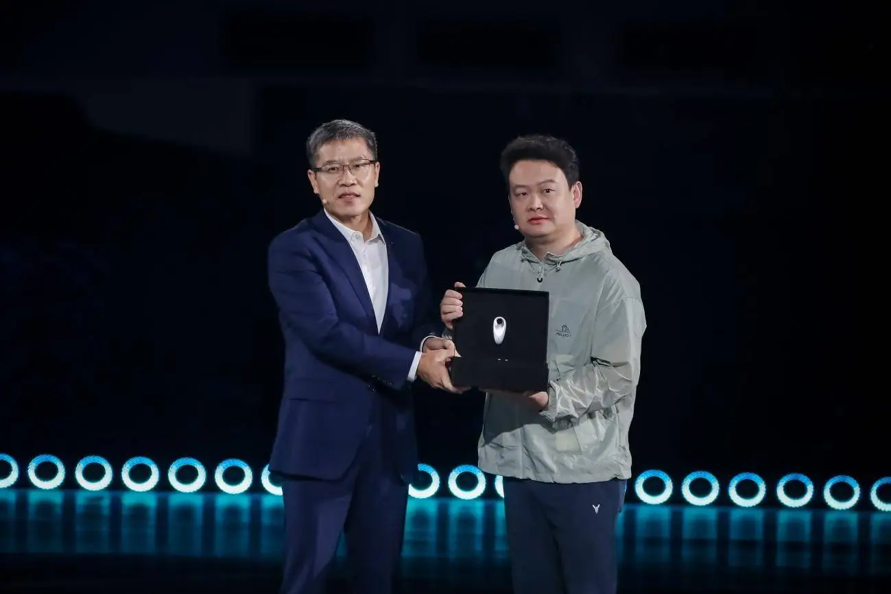 岚图知音震撼上市！17.99 万起，超长续航+超充，年轻家庭的理想座驾