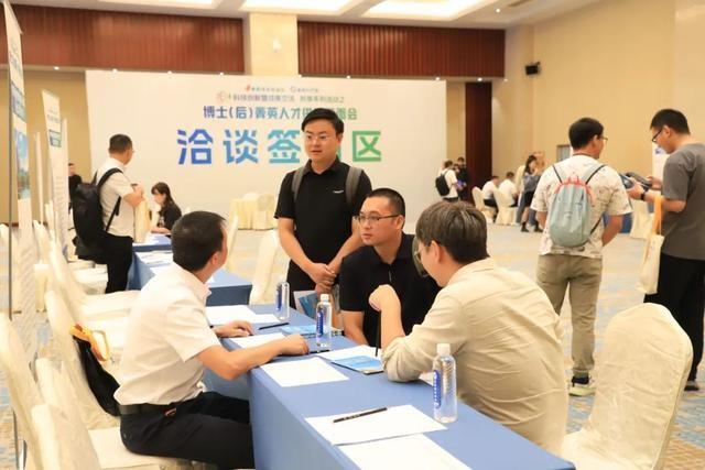 贵阳高新区：前三季度新增各类人才 3320 名，招才引智工作成效显著  第2张