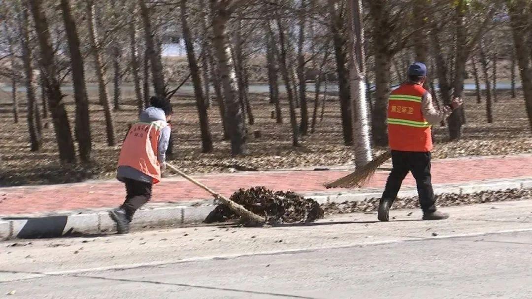 双辽环卫工人不畏严寒，用双手守护城市的浪漫与诗意  第1张