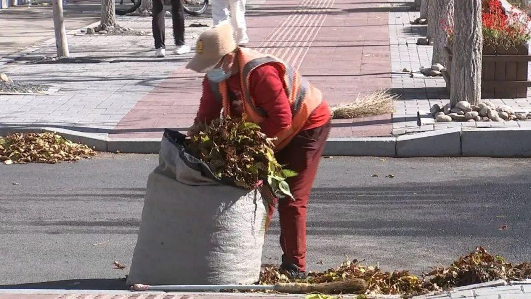 双辽环卫工人不畏严寒，用双手守护城市的浪漫与诗意  第2张
