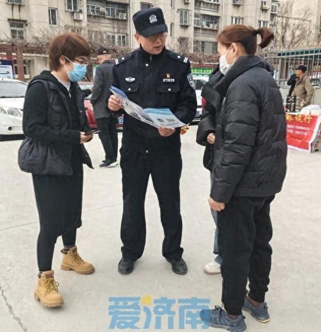 警惕！邪教就在你身边，济南公安深入社区开展反邪教宣传活动  第1张
