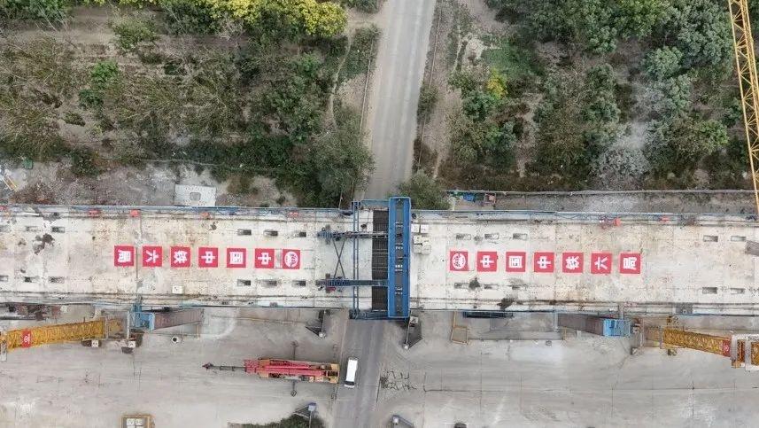 京滨城际铁路滨海特大桥连续梁顺利合龙，为后续架梁施工奠定坚实基础  第3张