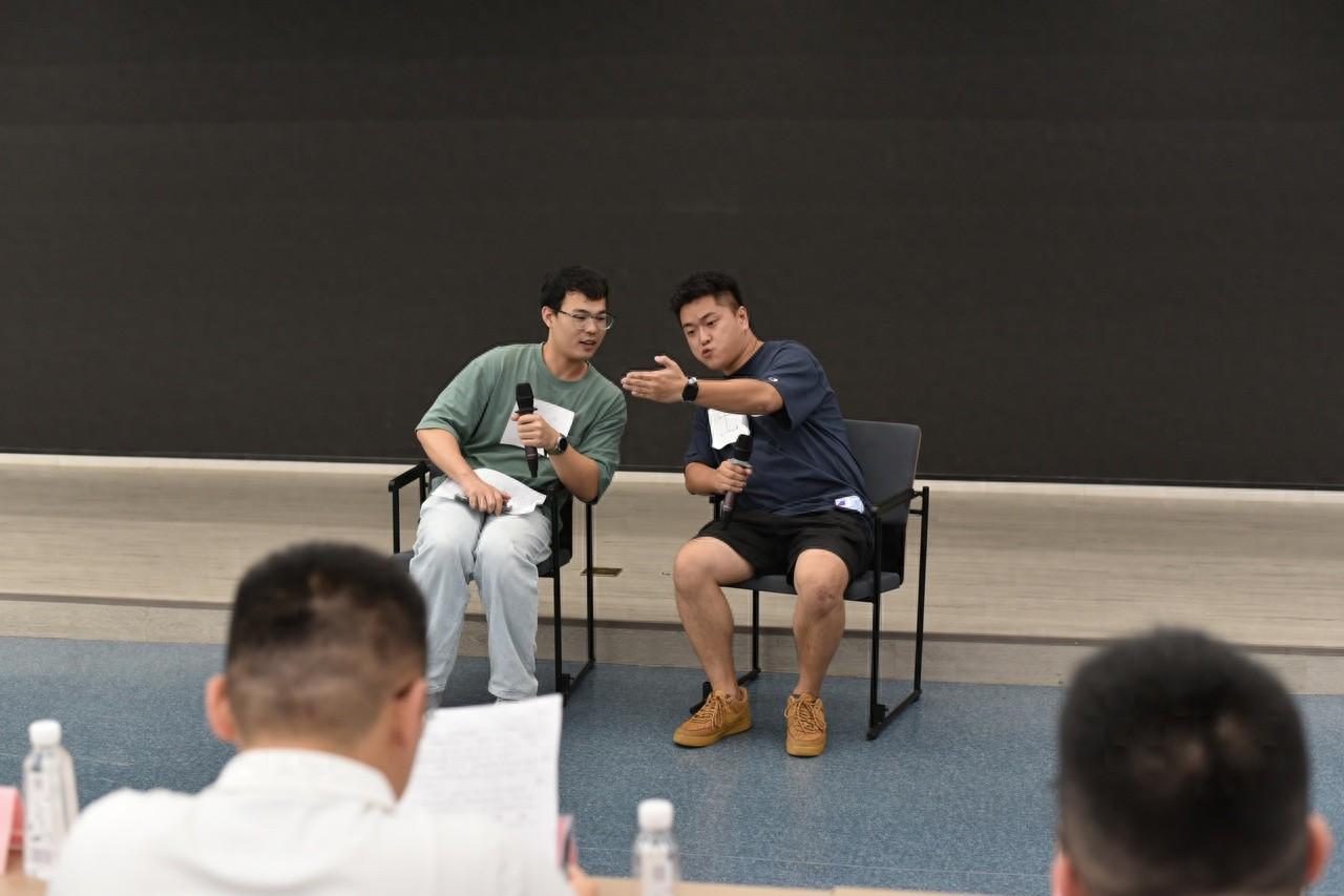 平均年龄仅 28 岁!42 名年轻干部上演创意无限的演技大赏,背后原因竟是…… 第1张 平均年龄仅 28 岁!42 名年轻干部上演创意无限的演技大赏,背后原因竟是…… 第1张