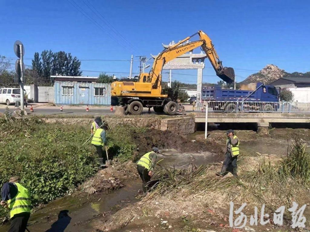 秋风送爽，河北秦皇岛抚宁区公路养护正当时  第1张